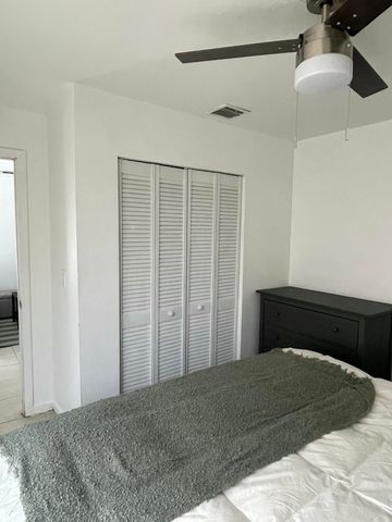 1133 NE 15th Avenue 8, Fort Lauderdale, FL 33304