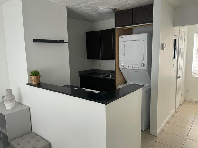 1133 NE 15th Avenue 8, Fort Lauderdale, FL 33304