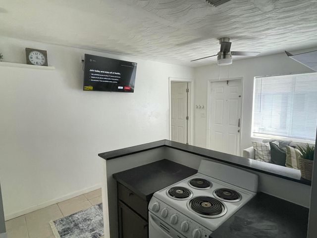 1133 NE 15th Avenue 8, Fort Lauderdale, FL 33304