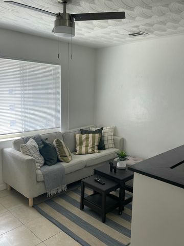 1133 NE 15th Avenue 8, Fort Lauderdale, FL 33304