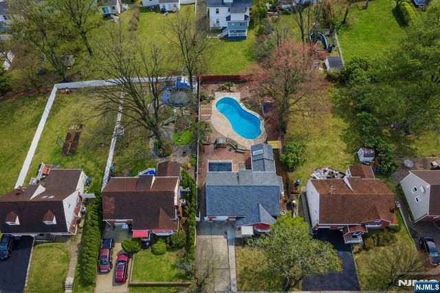 86 Howland Avenue, Teaneck, NJ 07666