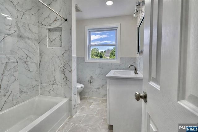 86 Howland Avenue, Teaneck, NJ 07666