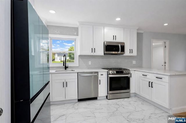 86 Howland Avenue, Teaneck, NJ 07666