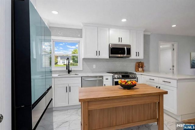 86 Howland Avenue, Teaneck, NJ 07666