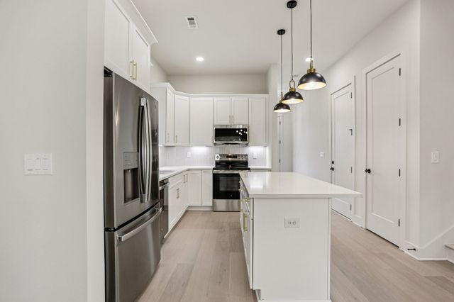 1709 River Dr A, Nashville, TN 37218