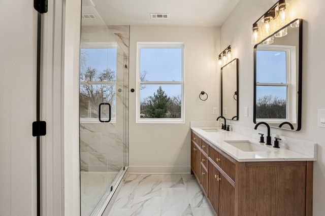 1709 River Dr A, Nashville, TN 37218