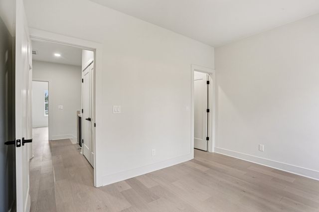 1709 River Dr A, Nashville, TN 37218