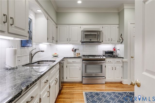 498 St Albans Way, Henrico, VA 23229