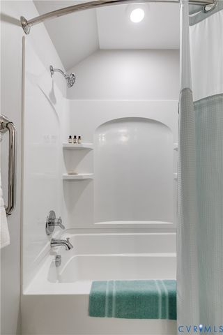 498 St Albans Way, Henrico, VA 23229