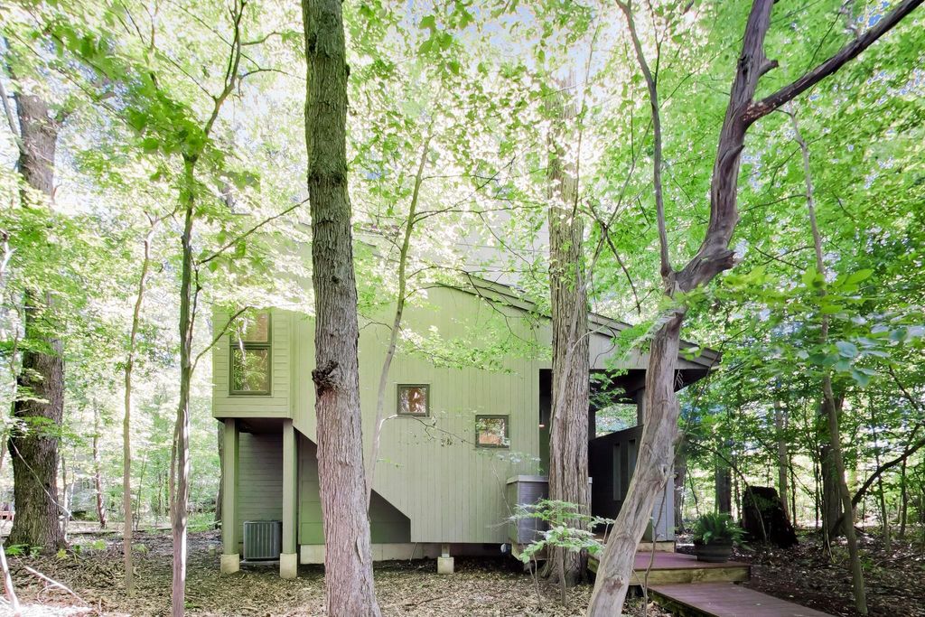 44 Tryon Farm Lane, Michigan City, IN 46360