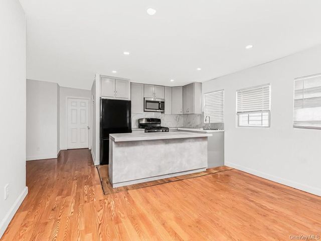 25612 147th Avenue, Rosedale, NY 11422