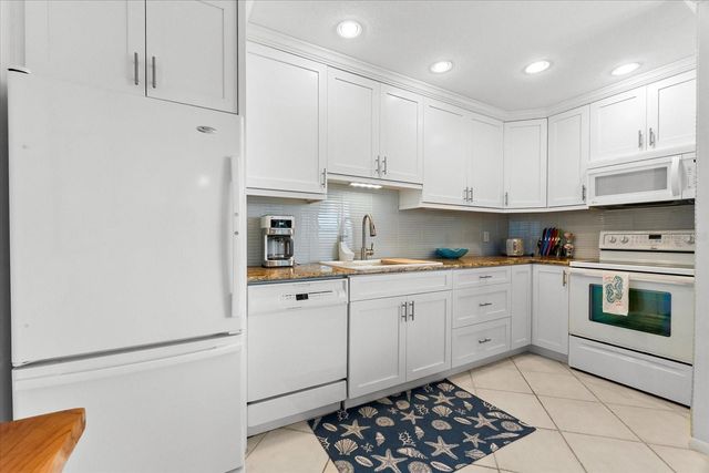 6708 SARASEA CIRCLE 202, Sarasota, FL 34242