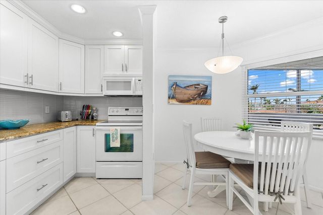 6708 SARASEA CIRCLE 202, Sarasota, FL 34242