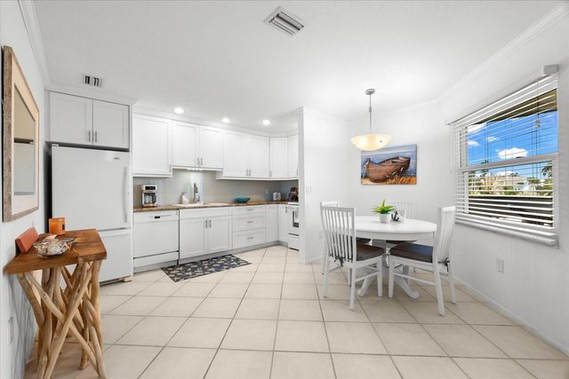 6708 SARASEA CIRCLE 202, Sarasota, FL 34242