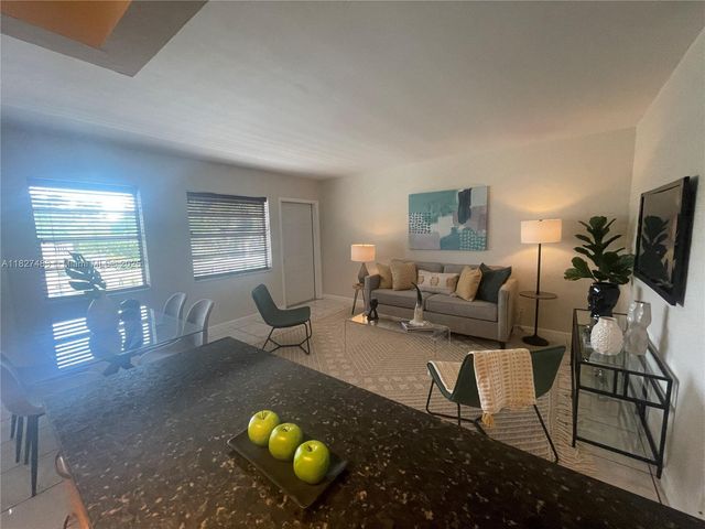 4051 NE 13th Ave 55-3, Oakland Park, FL 33334