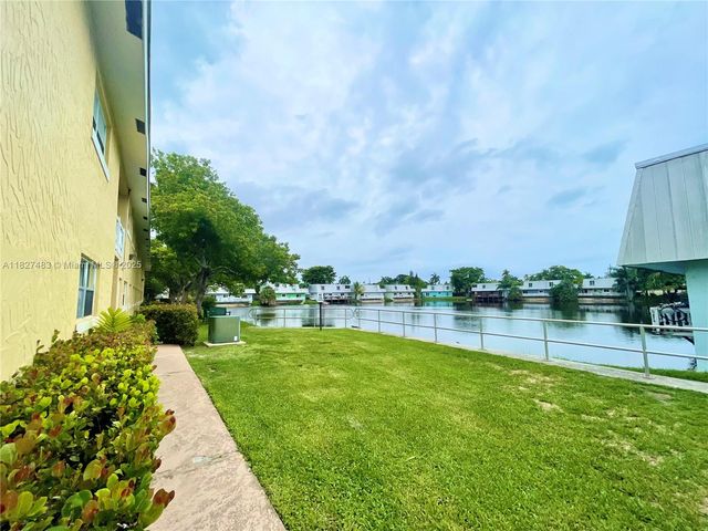 4051 NE 13th Ave 55-3, Oakland Park, FL 33334