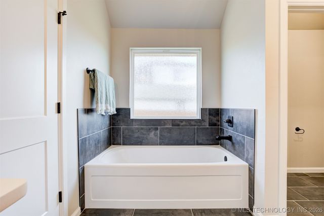 1613 N 72nd Street, Broken Arrow, OK 74014