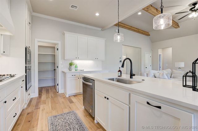 1613 N 72nd Street, Broken Arrow, OK 74014