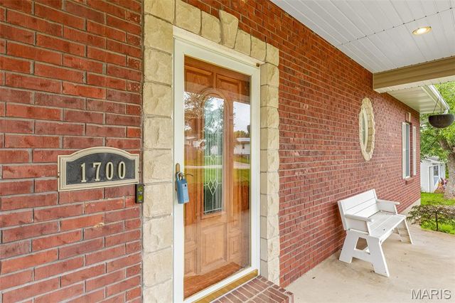 1700 N 6th Street, De Soto, MO 63020