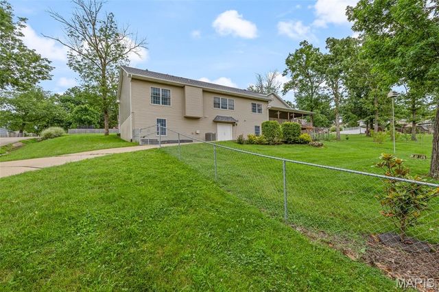 1700 N 6th Street, De Soto, MO 63020
