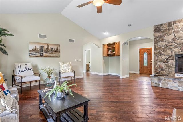 1700 N 6th Street, De Soto, MO 63020