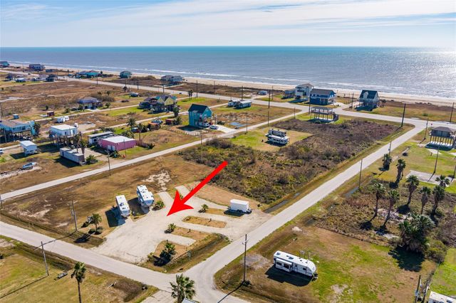 1040 Rollover Lane, Gilchrist, TX 77617