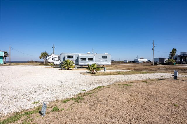 1040 Rollover Lane, Gilchrist, TX 77617