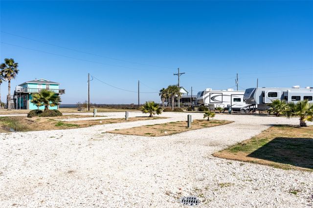 1040 Rollover Lane, Gilchrist, TX 77617