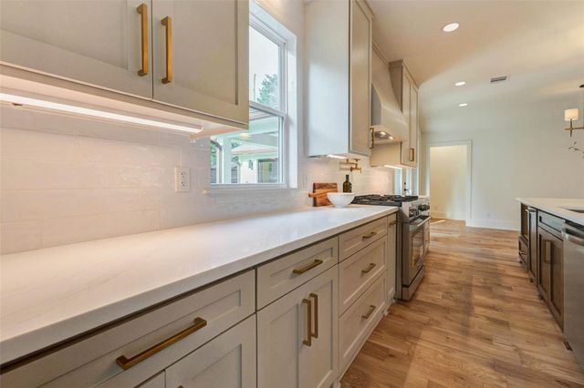 10506 Knoboak Drive, Houston, TX 77043