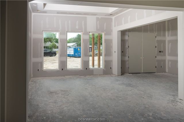 716 Edgewood Drive, Bryan, TX 77802