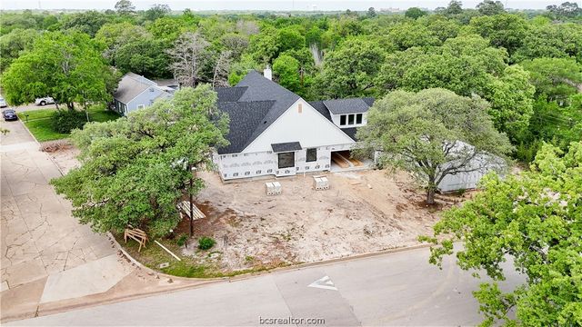 716 Edgewood Drive, Bryan, TX 77802