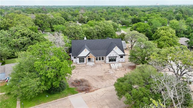716 Edgewood Drive, Bryan, TX 77802
