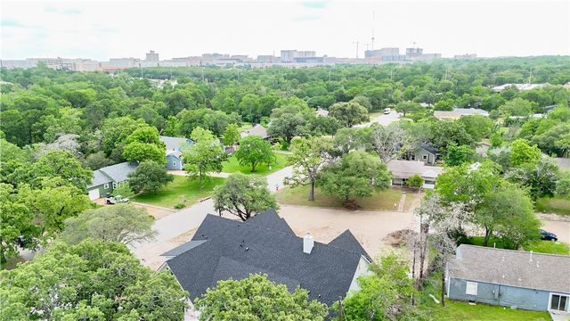 716 Edgewood Drive, Bryan, TX 77802