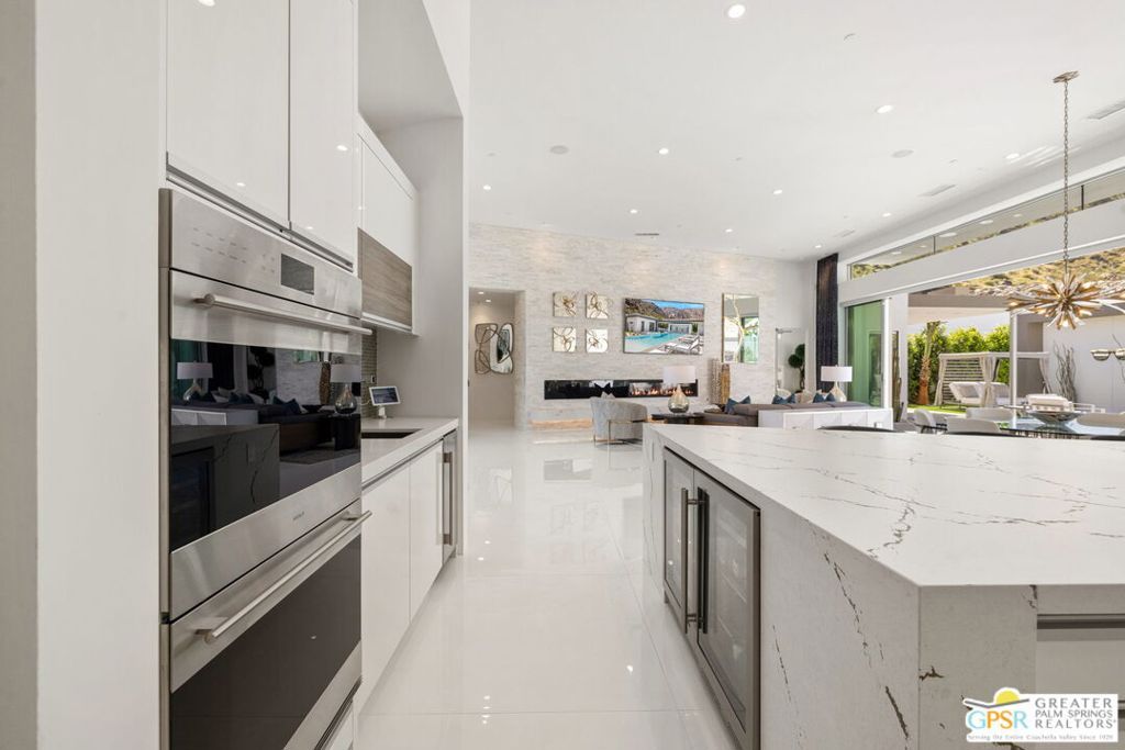 Image 19 of property listing at 979 Las Palmas Estates Drive, Palm Springs, CA 92262