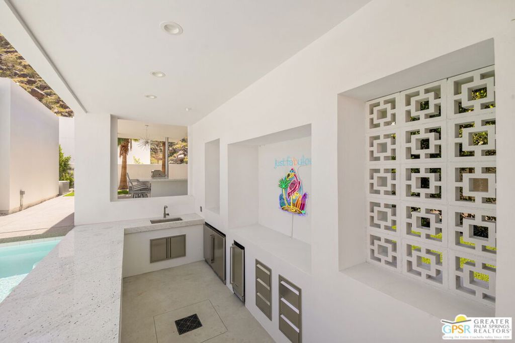 Image 36 of property listing at 979 Las Palmas Estates Drive, Palm Springs, CA 92262