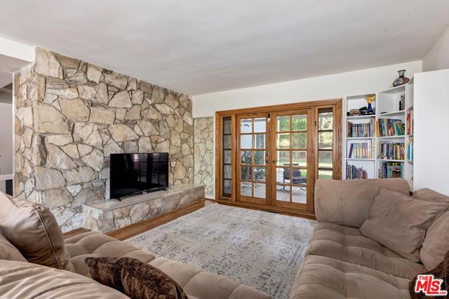 4151 Terraza Drive, Los Angeles, CA 90008