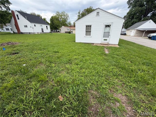 430 Tecumseh Street, St Charles, MO 63301