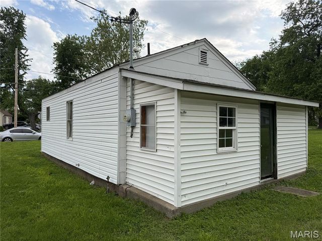 430 Tecumseh Street, St Charles, MO 63301