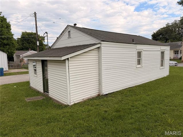 430 Tecumseh Street, St Charles, MO 63301