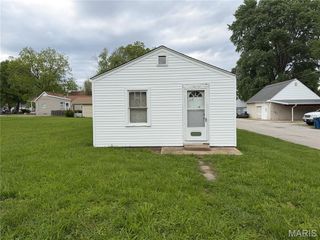 430 Tecumseh Street, St Charles, MO 63301