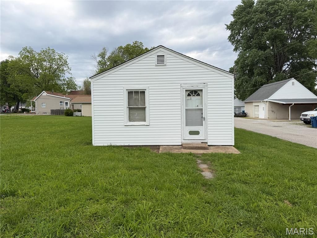 430 Tecumseh Street, St Charles, MO 63301