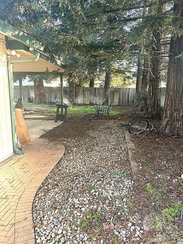 9112 Grove St, Elk Grove, CA 95624