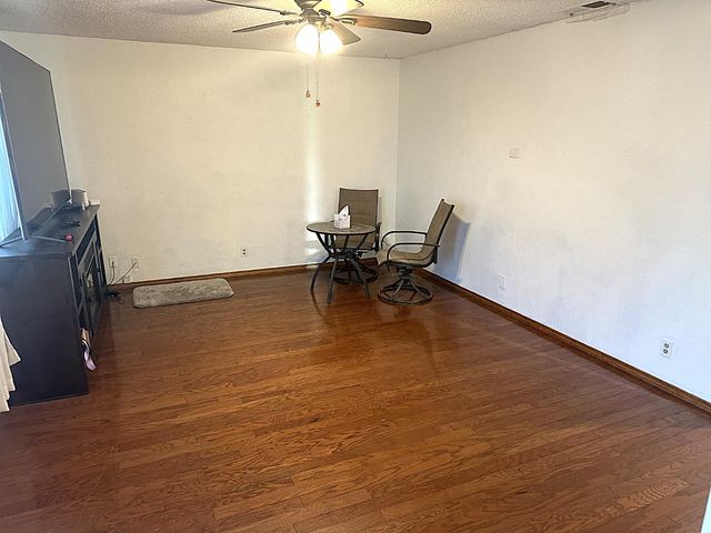 9112 Grove St, Elk Grove, CA 95624