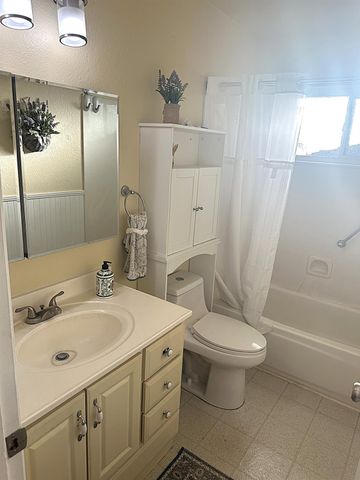 9112 Grove St, Elk Grove, CA 95624