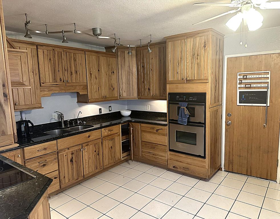 9112 Grove St, Elk Grove, CA 95624