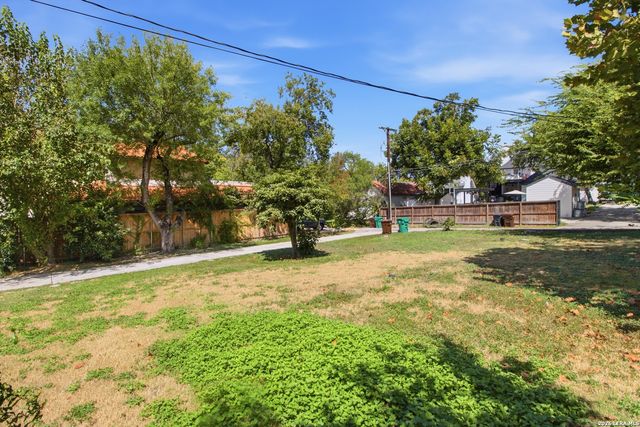 207 CANYON DR, San Antonio, TX 78209