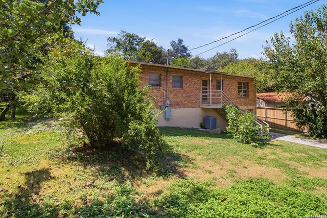 207 CANYON DR, San Antonio, TX 78209