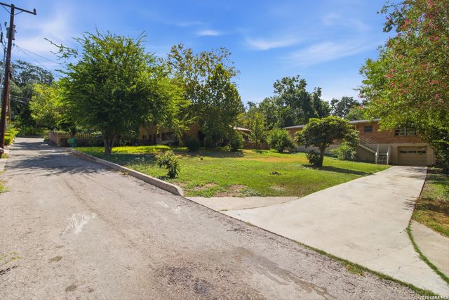 207 CANYON DR, San Antonio, TX 78209