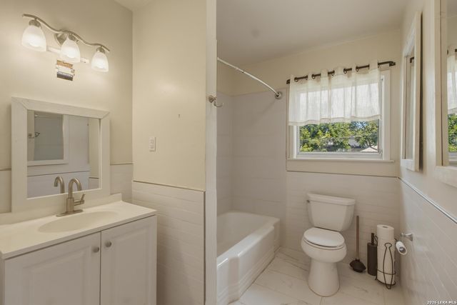 207 CANYON DR, San Antonio, TX 78209