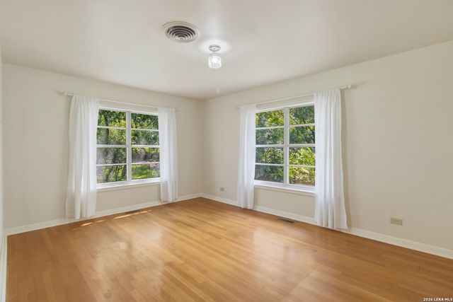207 CANYON DR, San Antonio, TX 78209